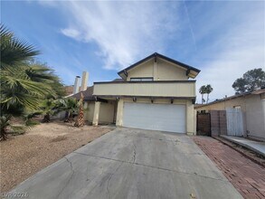 4760 Woodridge Rd in Las Vegas, NV - Building Photo - Building Photo
