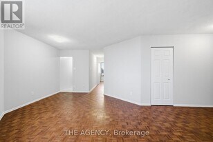 2350 Dundas St W in Toronto, ON - Building Photo