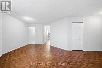 2350 Dundas St W in Toronto, ON - Building Photo - Building Photo