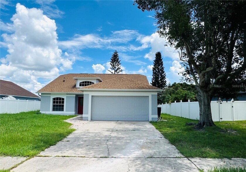 2405 Queenswood Cir in Kissimmee, FL - Building Photo
