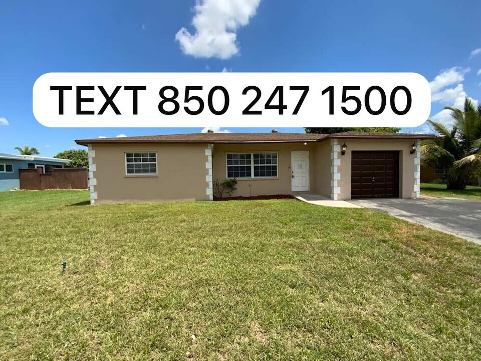 4678 Avalon St in Boca Raton, FL - Building Photo