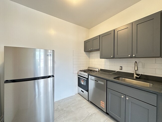 1319 W Estes Ave in Chicago, IL - Building Photo - Building Photo