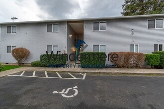 106 S Main St in Coupeville, WA - Foto de edificio - Building Photo