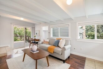 353 NW 89th St, Unit ADU in Seattle, WA - Building Photo - Building Photo