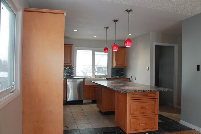 1724-1755 55 St NW in Edmonton, AB - Building Photo - Building Photo