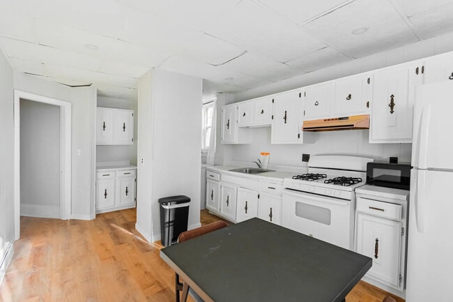 31 Falcon St