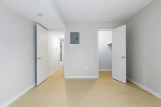 Village Park Apartments in Creve Coeur, MO - Foto de edificio - Building Photo