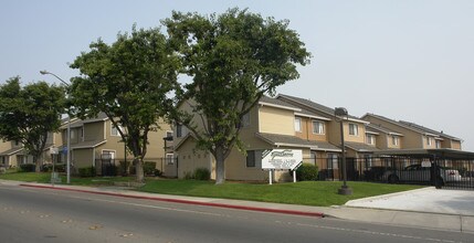 Riverstone Apartments in Antioch, CA - Foto de edificio - Building Photo