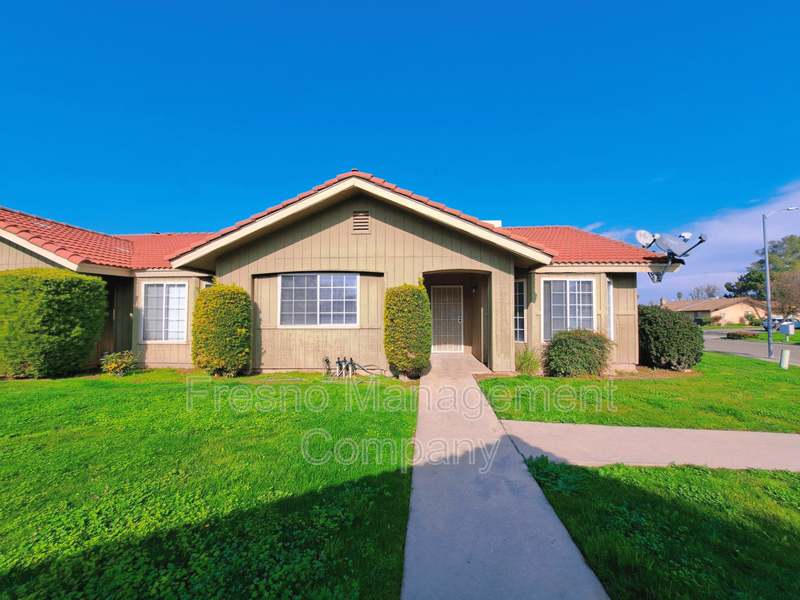 12486 Georgia Ln in Madera, CA - Building Photo