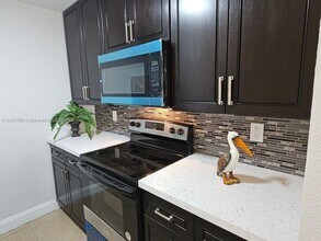 605 Meadows Cir in Boynton Beach, FL - Building Photo - Building Photo