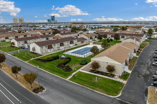 Dolphin Cove Condominiums in Brigantine, NJ - Building Photo - Building Photo