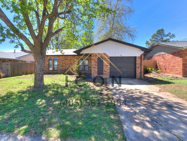 property at 652 W Hillcrest Dr