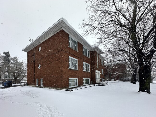 839 Kirkwood Ave in Ottawa, ON - Building Photo - Building Photo