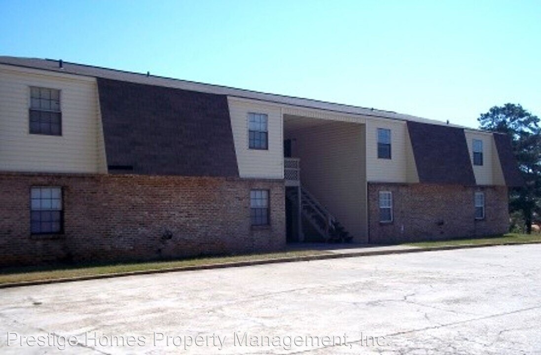 815 E Lee St in Enterprise, AL - Building Photo