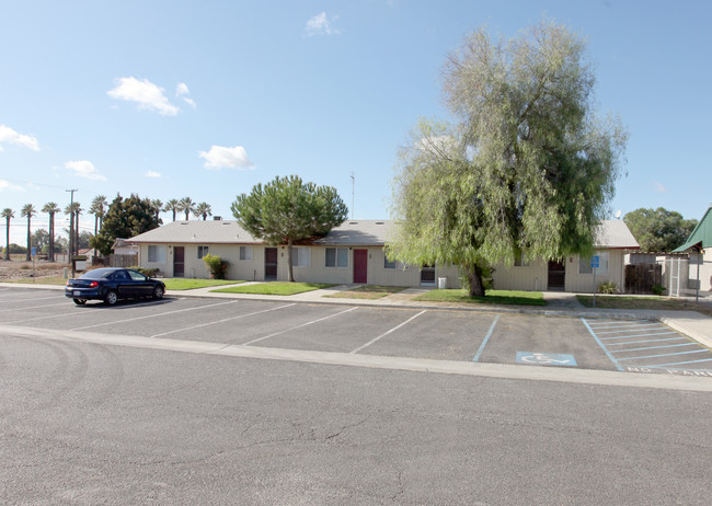 1546 Gilkey Ln in Hanford, CA - Building Photo - Building Photo