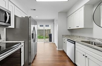 5025 Clairmont Ct in Virginia Beach, VA - Building Photo - Building Photo