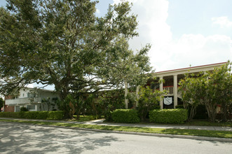 Windsor House Apartments in Miami, FL - Building Photo - Building Photo