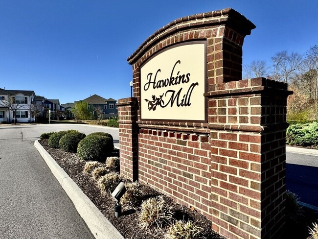 5056 Hawkins Ml Wy in Virginia Beach, VA - Foto de edificio - Building Photo