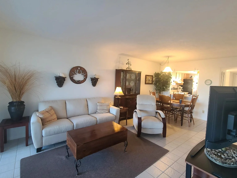 1018 Manatee Rd in Naples, FL - Building Photo
