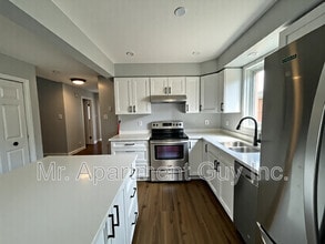 493 Bankside Dr in Kitchener, ON - Building Photo - Building Photo