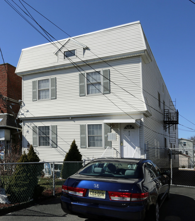 812 Spring St in Elizabeth, NJ - Building Photo