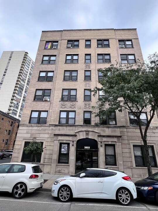 3931 N Clarendon Ave, Unit 203 in Chicago, IL - Foto de edificio