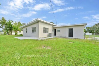 2412 Martinwood Dr in Orlando, FL - Foto de edificio - Building Photo