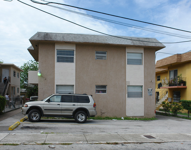 442 SW 9th St in Miami, FL - Building Photo - Building Photo