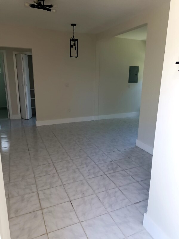 2489 SW 27th St in Miami, FL - Building Photo - Building Photo
