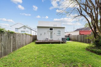 124 Lafayette St in Gretna, LA - Foto de edificio - Building Photo