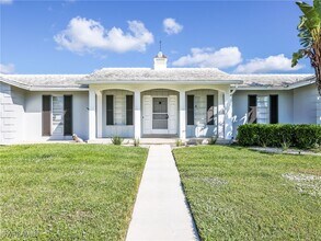 945 Sundrop Ct in Marco Island, FL - Building Photo - Building Photo