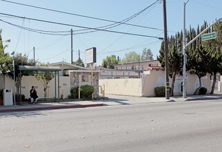 4720-4726 Florence Ave in Bell, CA - Building Photo - Building Photo