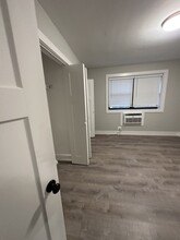 528 W Surf St, Unit 1BED in Chicago, IL - Building Photo - Building Photo