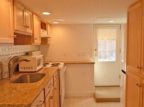 9 Broadway Ave in Rockport, MA - Building Photo - Building Photo