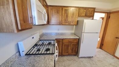 902 S Brooks St, Unit 3 in Madison, WI - Building Photo - Building Photo