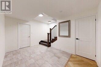 3028 William Cutmore Blvd in Oakville, ON - Building Photo - Building Photo