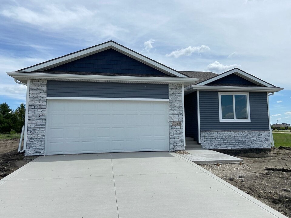 2917 3rd Ave SW in Altoona, IA - Building Photo