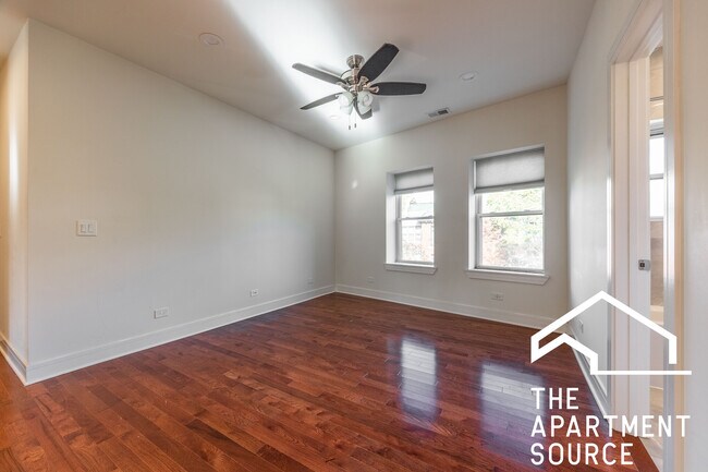 1159 W Lunt Ave in Chicago, IL - Building Photo - Building Photo