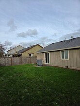 4232 SE Chartwell St in Albany, OR - Building Photo - Building Photo