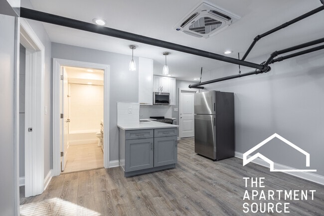 property at 1224 W Rosemont Ave