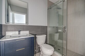 453 Dundas St W in Toronto, ON - Building Photo - Building Photo