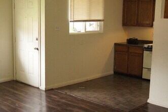 2241 Ellis St, Unit B in North Las Vegas, NV - Building Photo - Building Photo