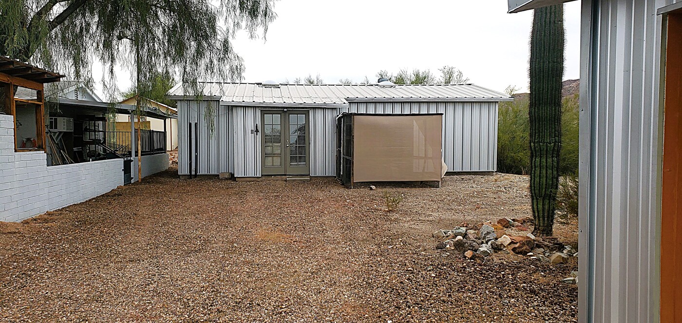 2111 N Elliott Rd in Ajo, AZ - Foto de edificio