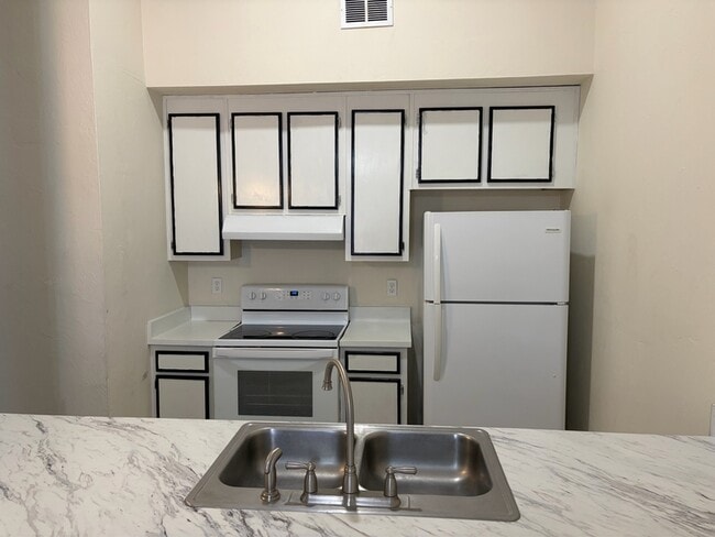 property at 1812 W Tharpe St