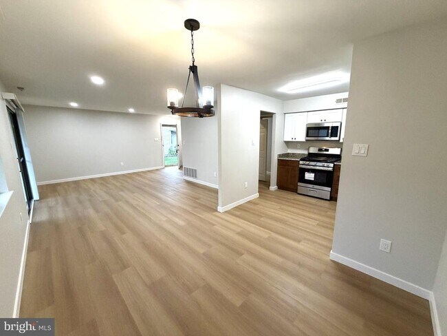 53 Sandra Rd
