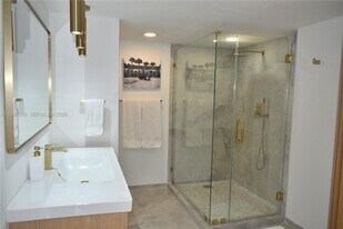 1865 S Ocean Dr in Hallandale Beach, FL - Building Photo