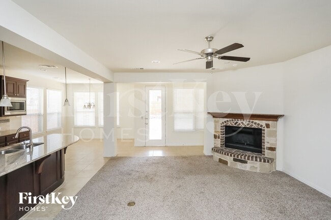 1014 Longhill Way in Forney, TX - Foto de edificio - Building Photo