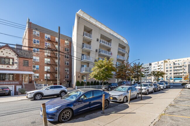 Newland Condominiums in Elmhurst, NY - Building Photo - Building Photo