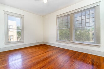 1230 Kings Hwy in Dallas, TX - Building Photo - Building Photo