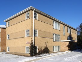 1213 E Roosevelt Rd in Wheaton, IL - Building Photo